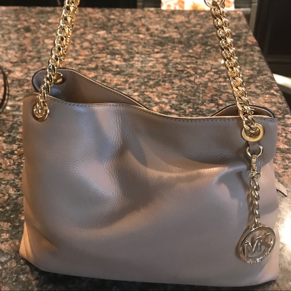 ✨Michael Kors Medium Chain Pebble Messenger✨
